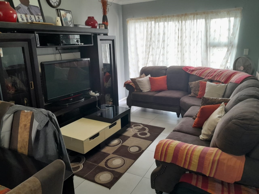 To Let 2 Bedroom Property for Rent in Morgenster Heights Western Cape